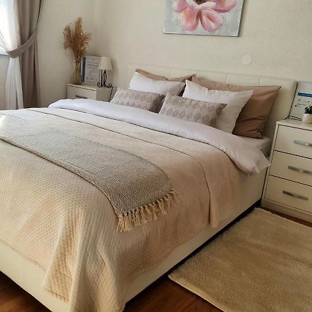 Apartman Sofia Оточац Экстерьер фото