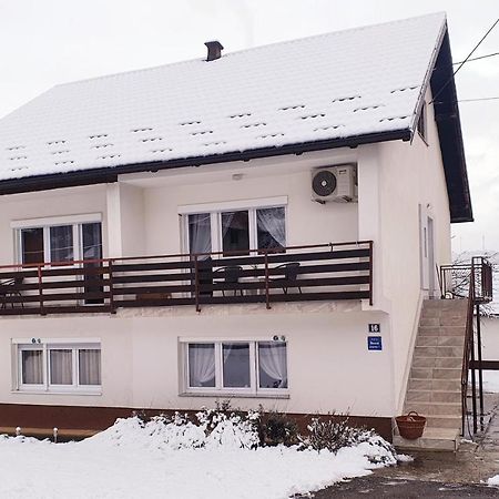 Apartman Sofia Оточац Экстерьер фото