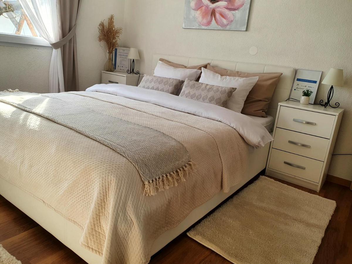 Apartman Sofia Оточац Экстерьер фото