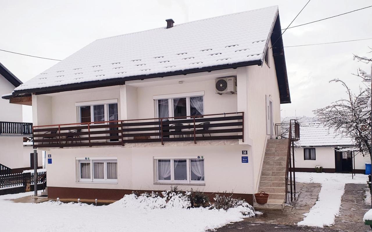 Apartman Sofia Оточац Экстерьер фото