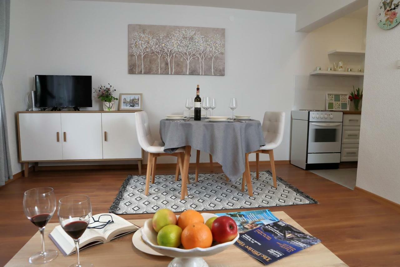 Apartman Sofia Оточац Экстерьер фото